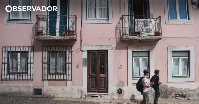 Metade dos adultos que vivem na pobreza têm emprego, revela relatório da Rede Europeia Anti-Pobreza