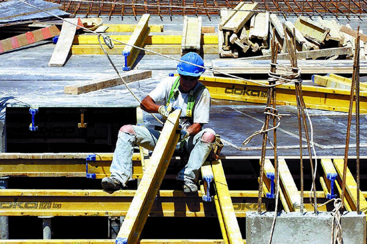 Criação de emprego nas empresas abranda para 2,3% em 2025 e pelo segundo ano consecutivo